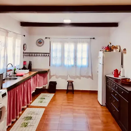 Click&guest - Almendros Шале